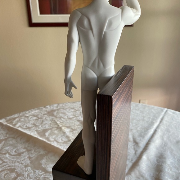 RETIRED 2008 ‘HIGHER LLADRO’ porcelain figurine-Item #01011899 - Picture 5 of 11